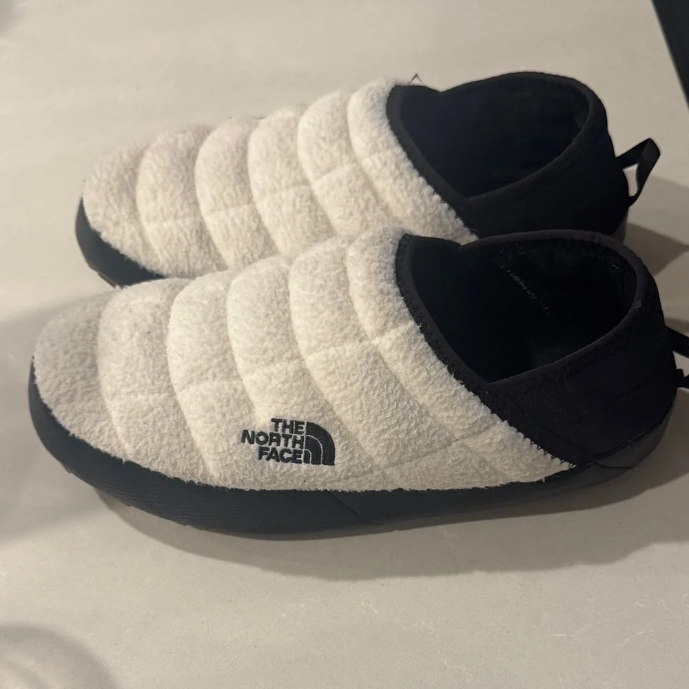 The North Face Thermoball Black and White Fleece - Size 8 - Picture 2 of 7